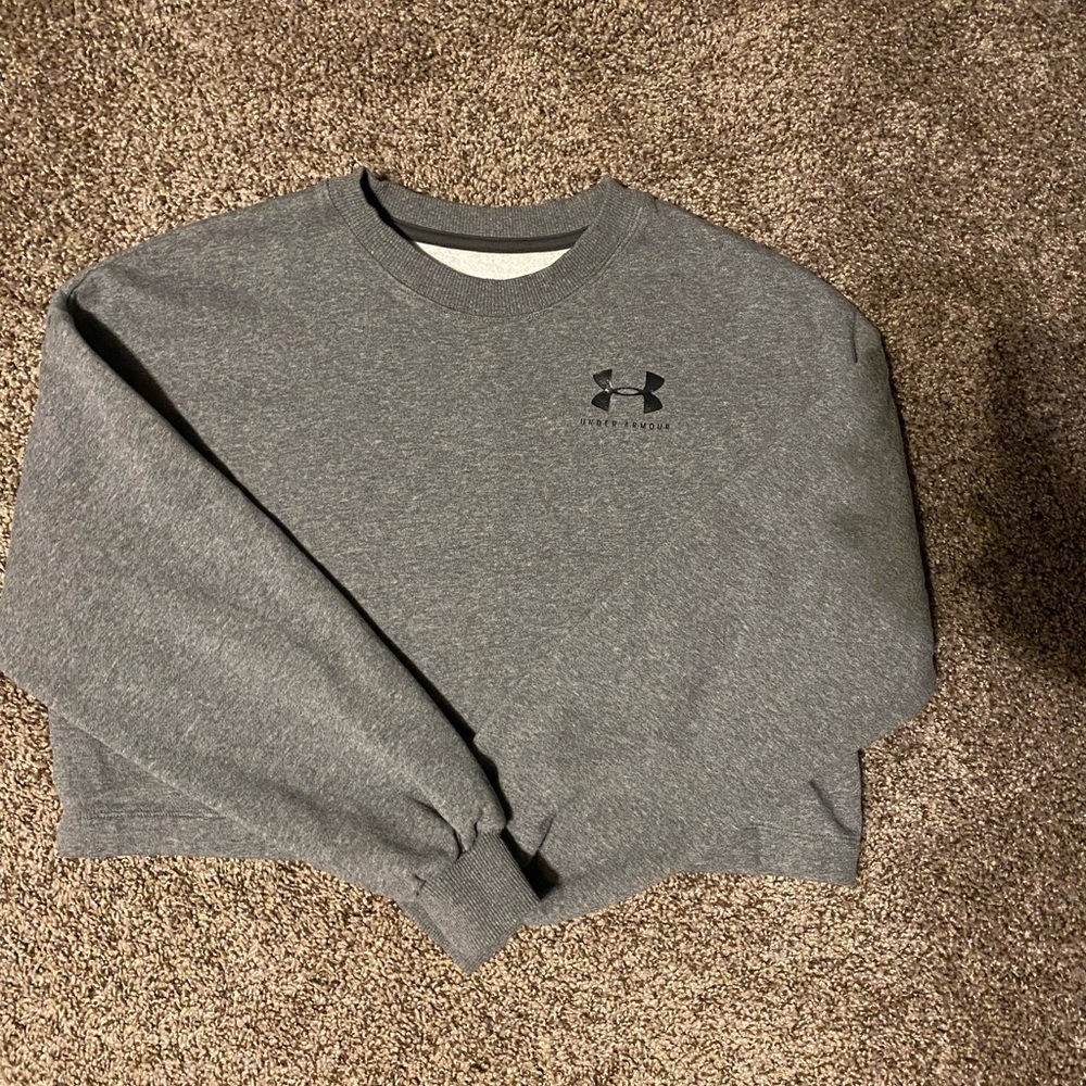 Women’s Under Armour Crop Sweatshirt. Never worn.